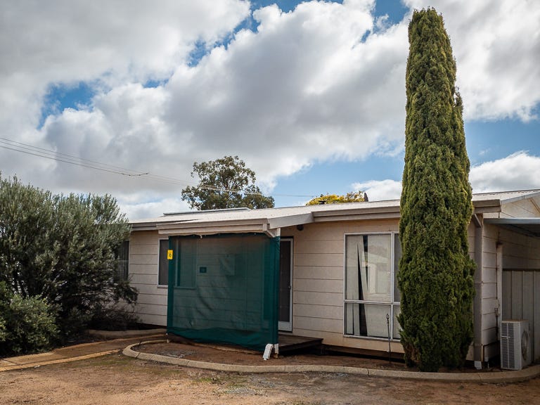 16 Calder Street, Mukinbudin, WA 6479 Villa for Sale