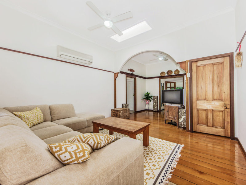 10 Park Street, Ipswich, Qld 4305 Property Details