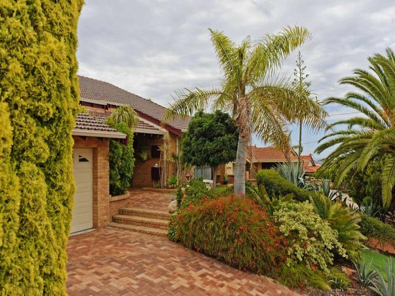 122 Waterford Drive, Hillarys, WA 6025 Property Details