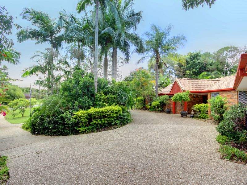 18 Kingsway Drive, Molendinar, Qld 4214 Property Details