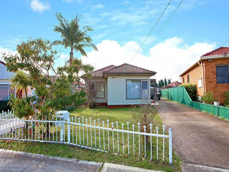15 Fenwick Ave, Roselands, NSW 2196 Property Details