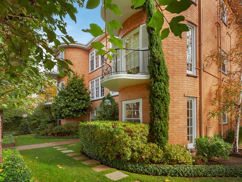 2/7 Wallace Avenue, Toorak, Vic 3142 Property Details