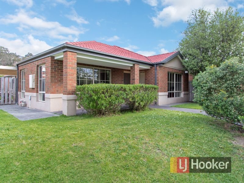 82 Fieldstone Boulevard, Beaconsfield, Vic 3807 Property Details