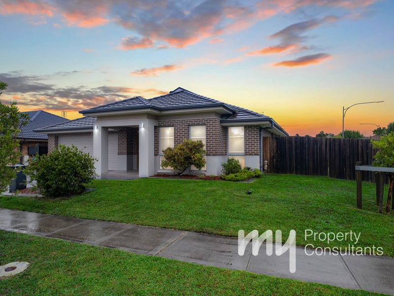 25 Dewpoint Drive Spring Farm Nsw 2570 House For Sale Realestate Com Au