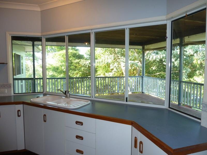 6 Davis Street, Mount QLD 4695