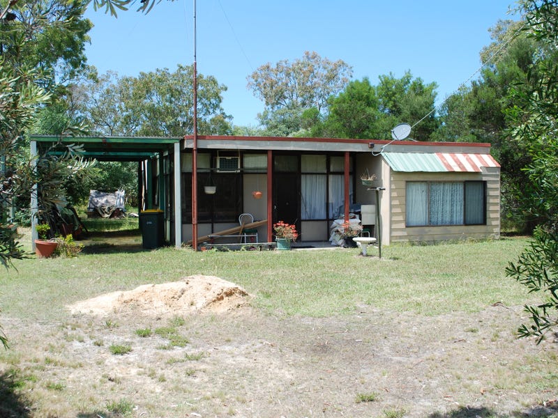 16 National Park Road, Loch Sport, VIC 3851