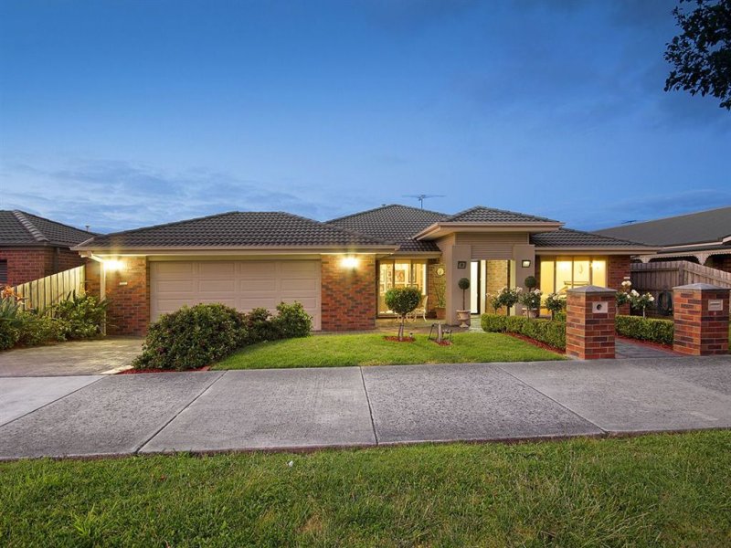 8 Brookland Greens Boulevard, Cranbourne, Vic 3977 Property Details