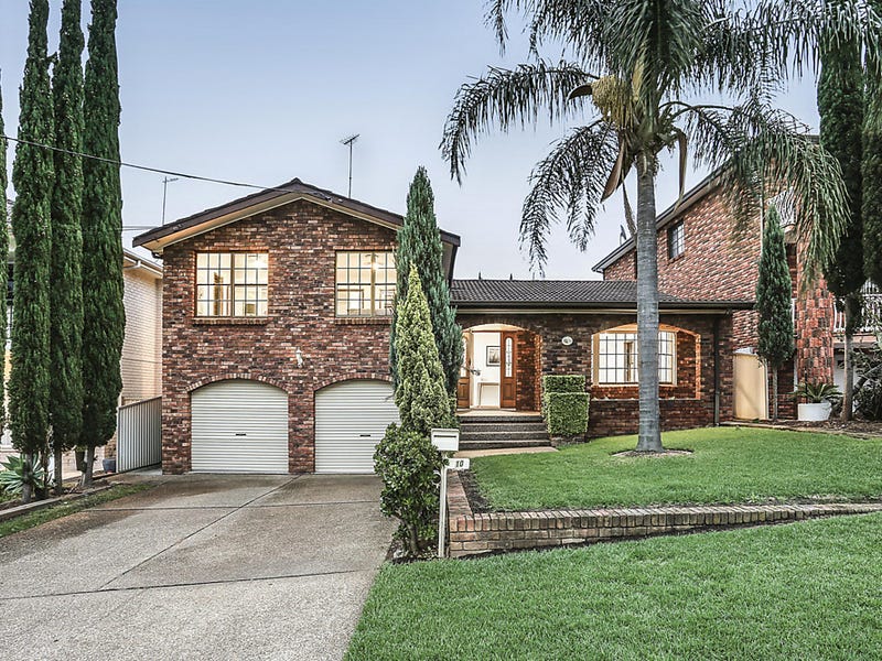 10 Balmoral Cres, Hall, NSW 2198