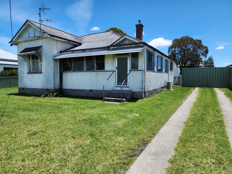 18 Symes St, Stanthorpe, Qld 4380 House for Sale