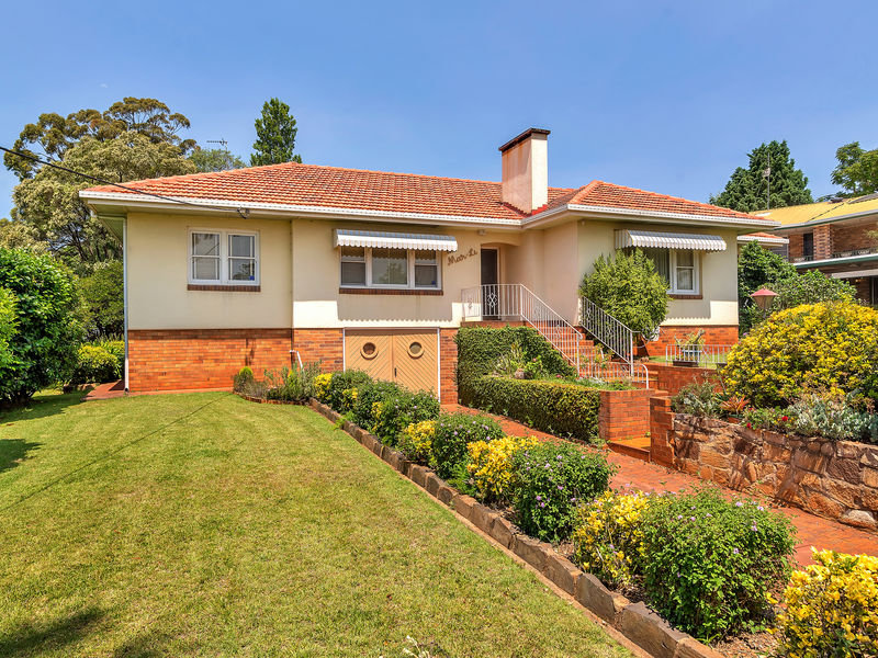 302 Hume Street, Centenary Heights, QLD 4350
