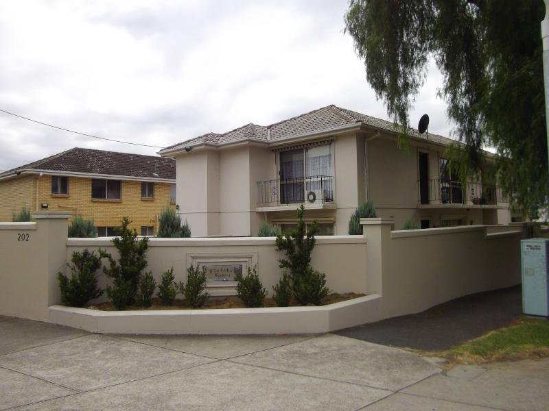 1/202 Pascoe Vale Road, Essendon, VIC 3040