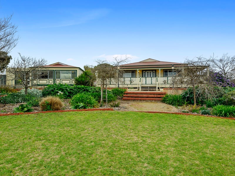 3 Giles Street W, Coobowie, SA 5583