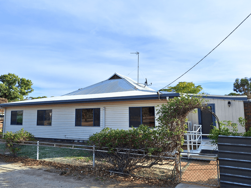 20 Moore Street, Kellerberrin, WA 6410 House for Sale