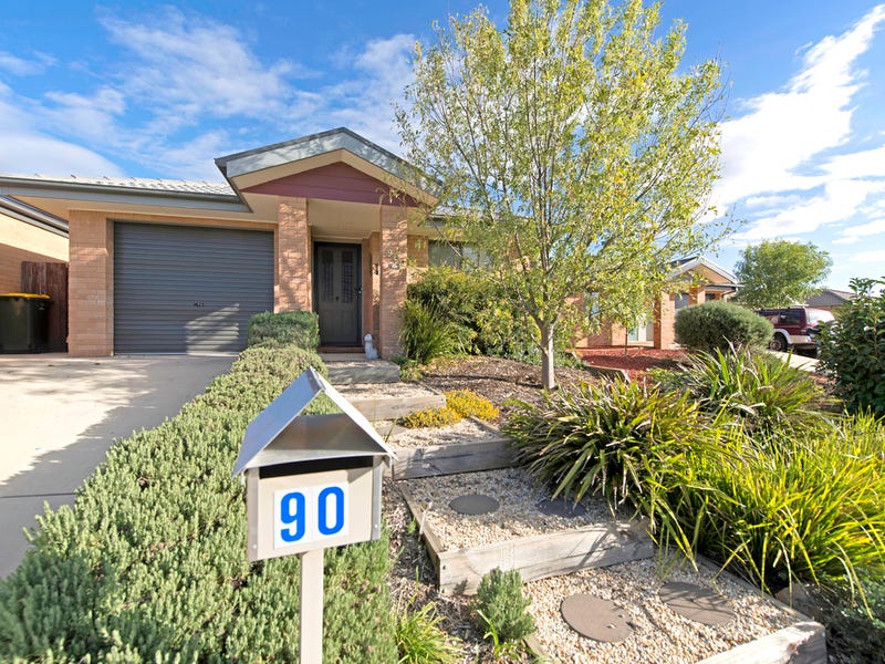 90 Refshauge Crescent, MacGregor, ACT 2615 Property Details