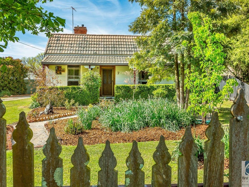 7 Mellish Street, Beechworth, Vic 3747