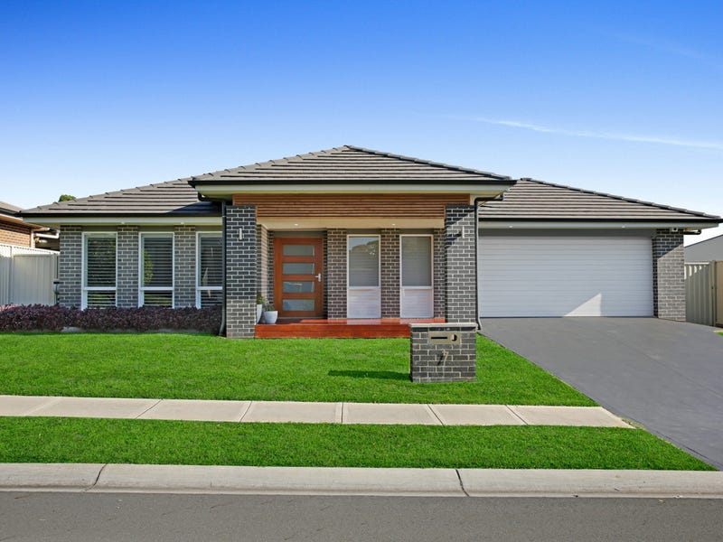7 Furlong Drive, Currans Hill, NSW 2567