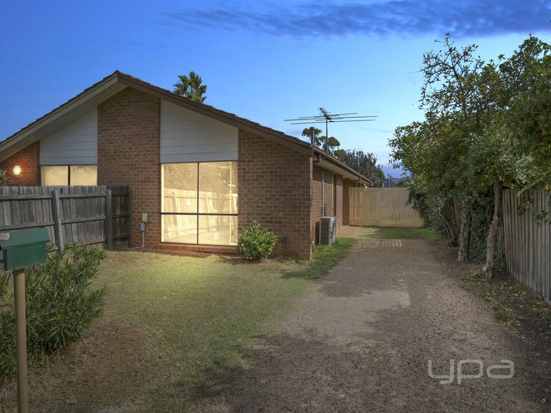 1/241 Gisborne Melton Road, Kurunjang, Vic 3337 Property Details