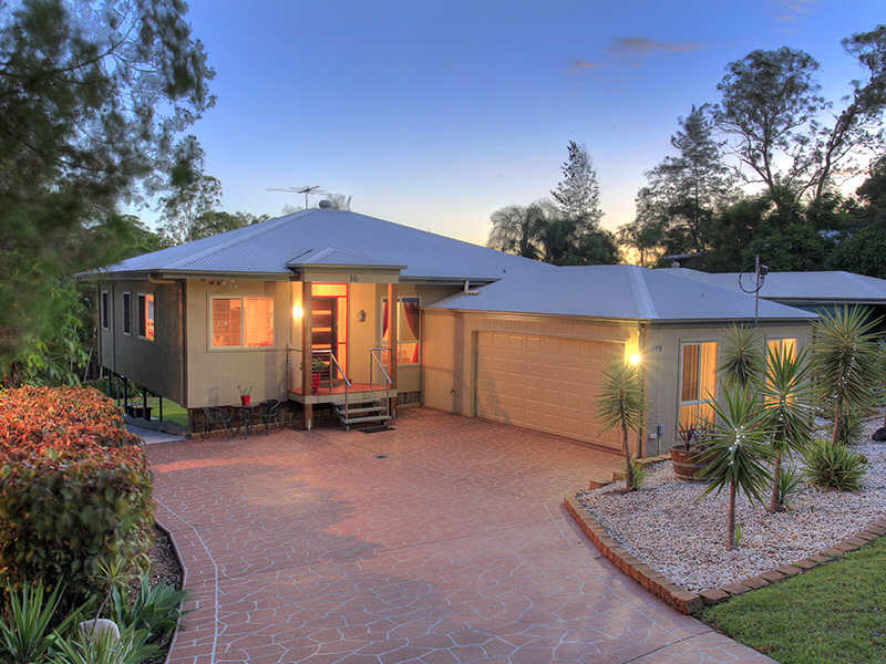 16 Chapman Street, Chapel Hill, Qld 4069