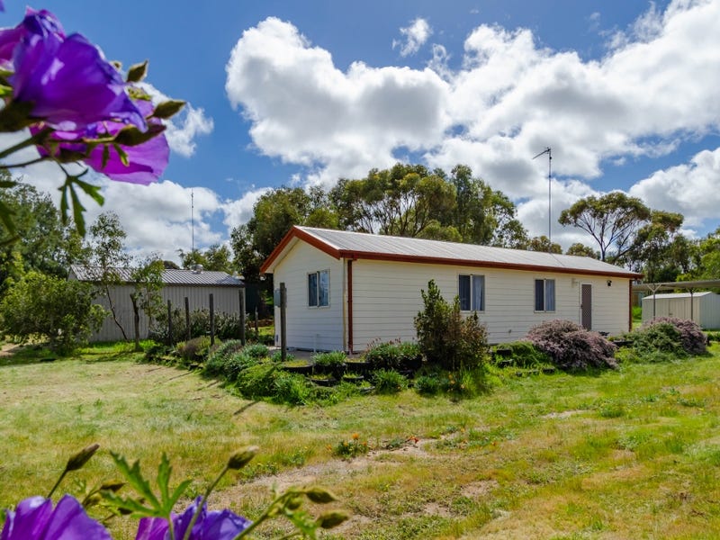 63 Raglan St, Pingelly, WA 6308 House for Sale