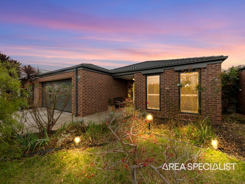 48 Cumberland Drive, Pakenham, Vic 3810 House for Sale realestate