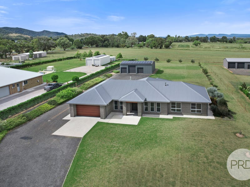 12 Flagstaff Road, Tamworth, NSW 2340 Property Details