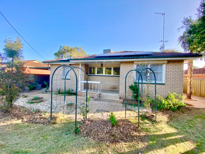 19 Robertson Cres, Deniliquin, NSW 2710