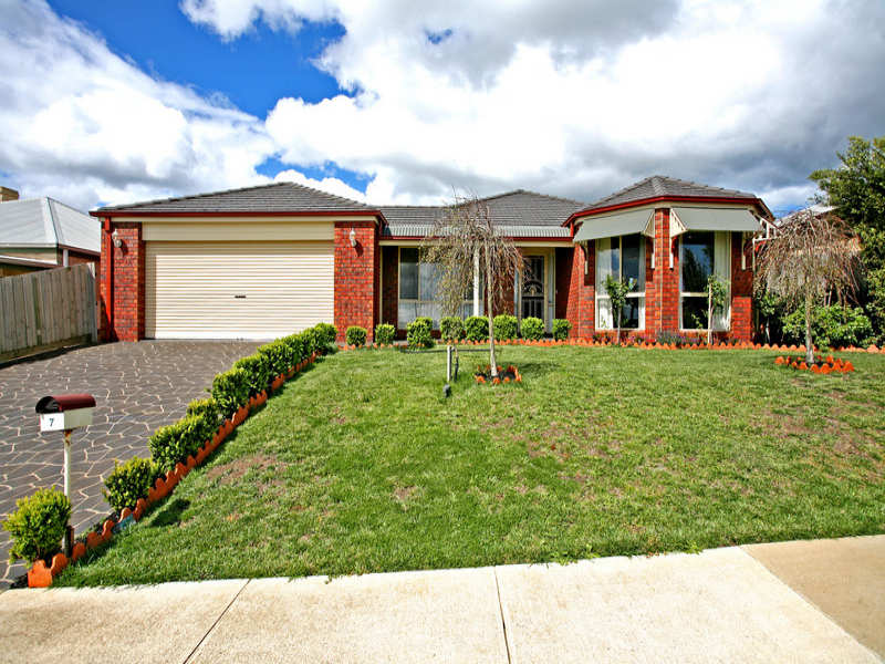 7 Pethajohn Parade, Grovedale, VIC 3216