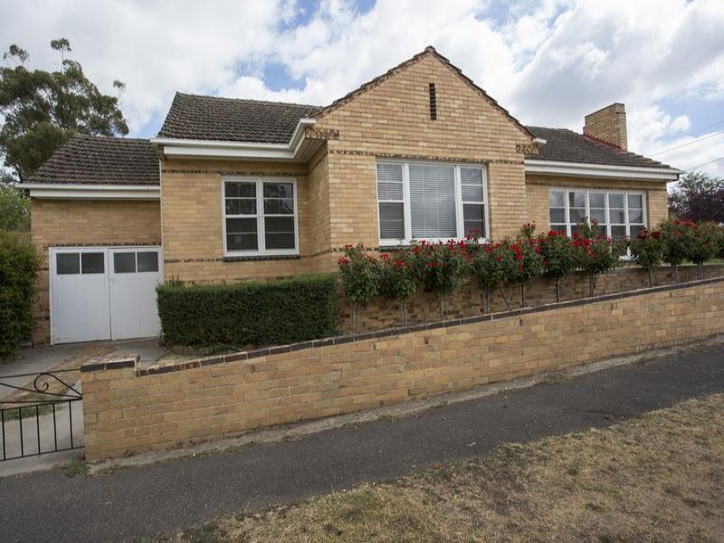 32 Reginald Street, Quarry Hill, VIC 3550