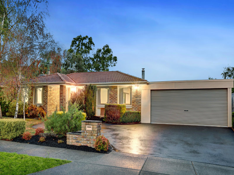 27 Summerhill Park Drive, Mooroolbark, VIC 3138