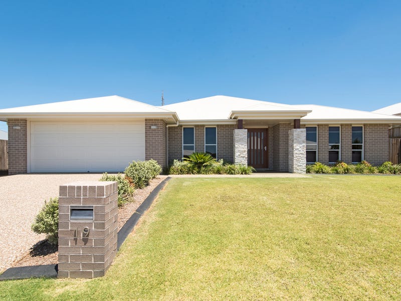 19 Renshaw Cres, Kearneys Spring, QLD 4350
