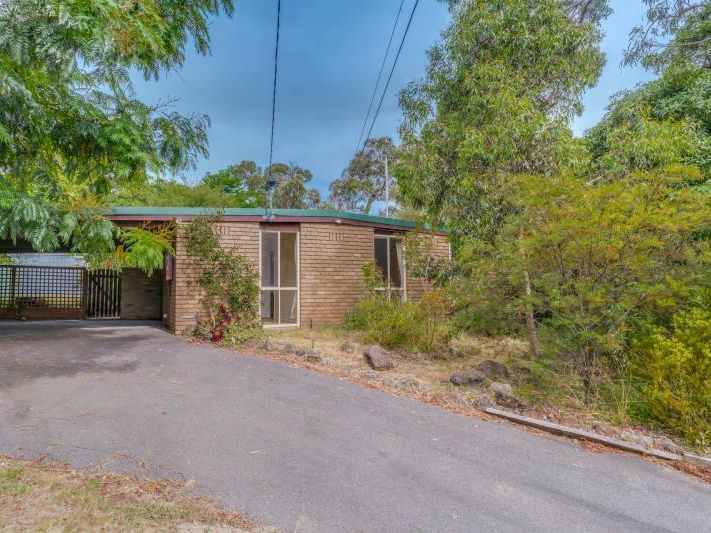11 Pine Tree Close, Croydon, VIC 3136