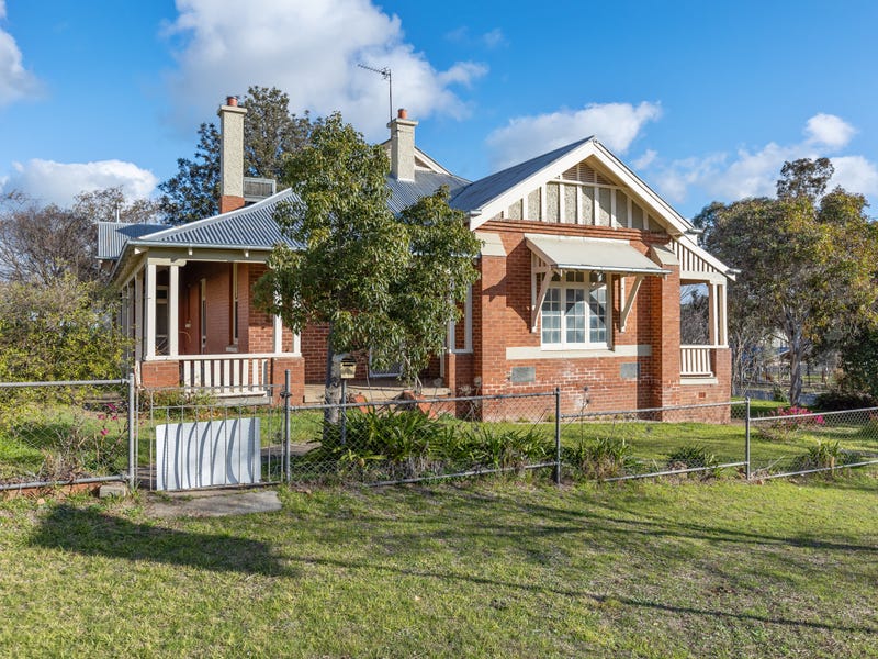 1 Dalley Street, Junee, NSW 2663 House for Sale