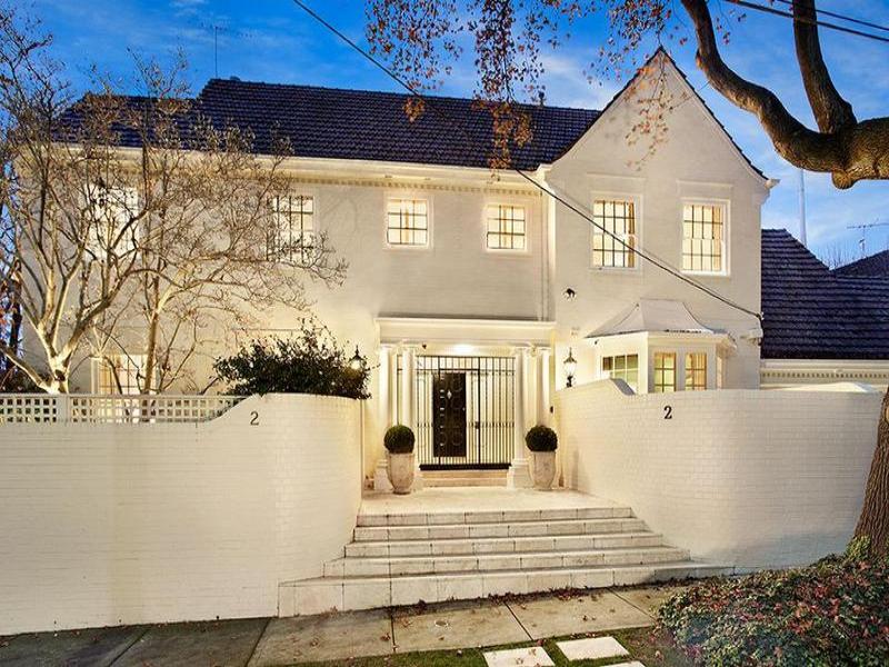 2 Iona Avenue, Toorak, VIC 3142