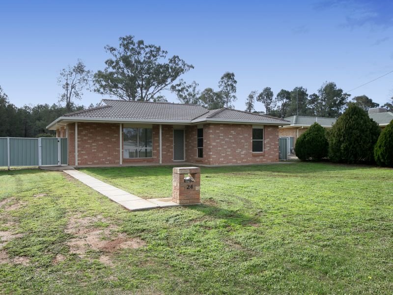 24 Dunrobin Street, Coolamon, NSW 2701 Property Details