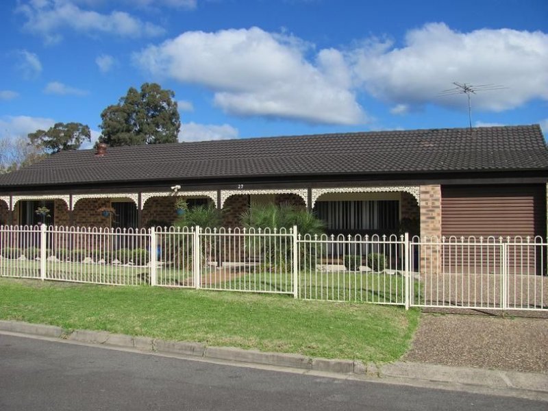 27 Geranium Avenue, Macquarie Fields, NSW 2564