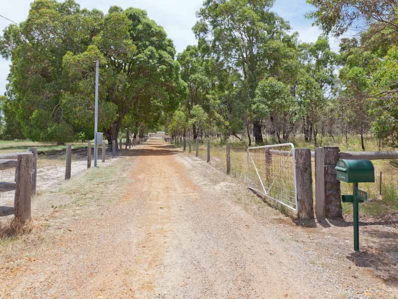 130 Gladstone Drive, Serpentine, WA 6125 Property Details