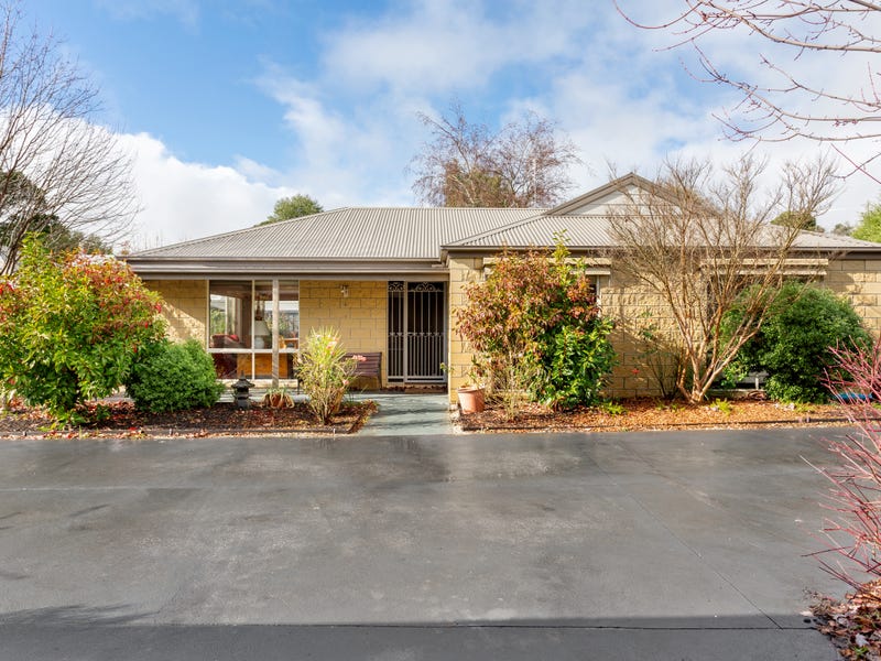 2/16 Corinella Road, Woodend, Vic 3442 Property Details