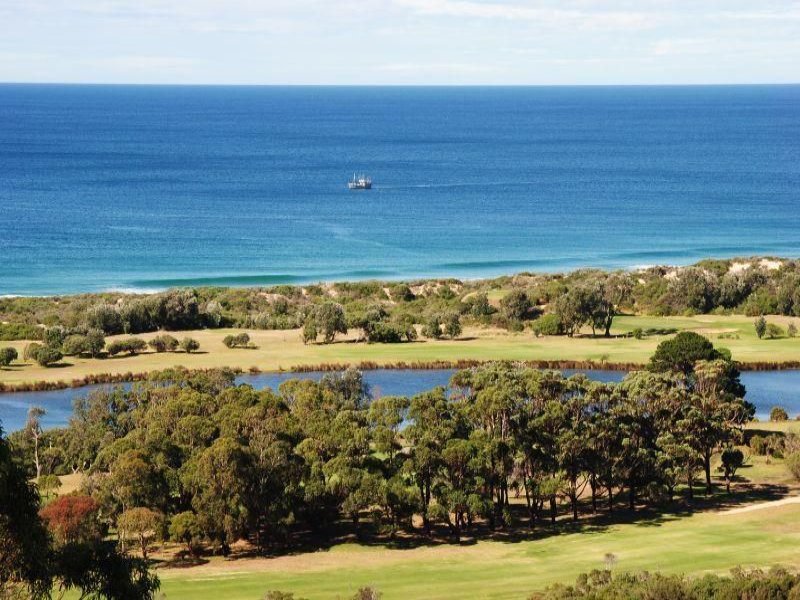 28 Ocean View Parade, Lakes Entrance, VIC 3909
