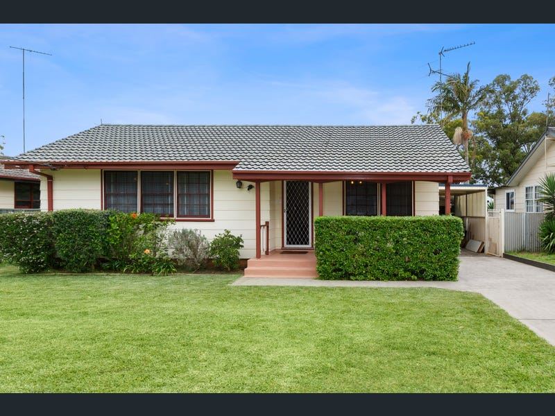 19 Pitcairn Avenue, Lethbridge Park, NSW 2770