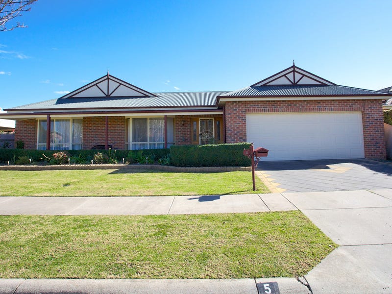 5 Knowles Street, Horsham, VIC 3400