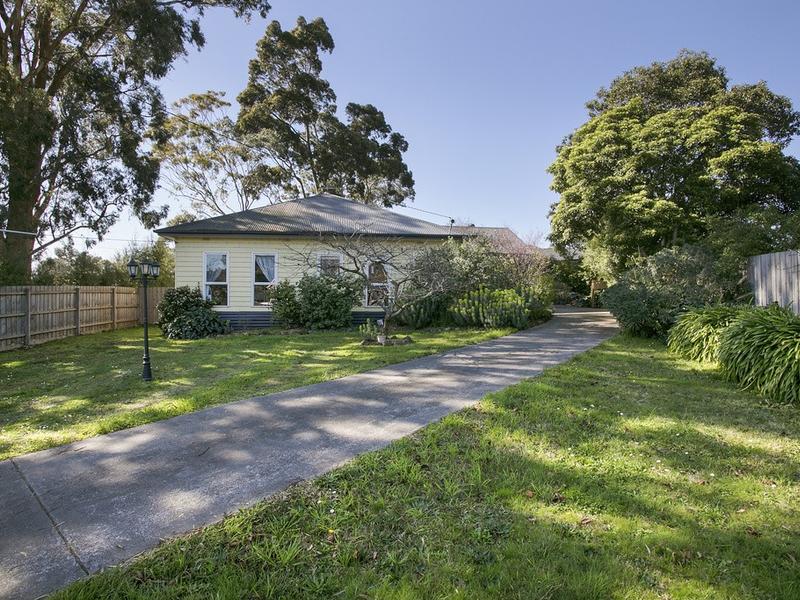 11 Elmore Avenue, Croydon, VIC 3136