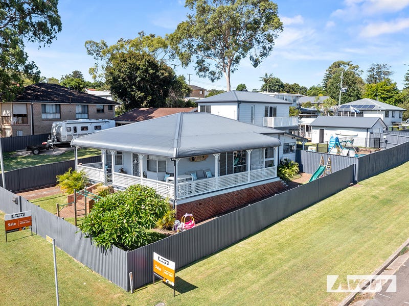 34 Lake Road, Fennell Bay, NSW 2283