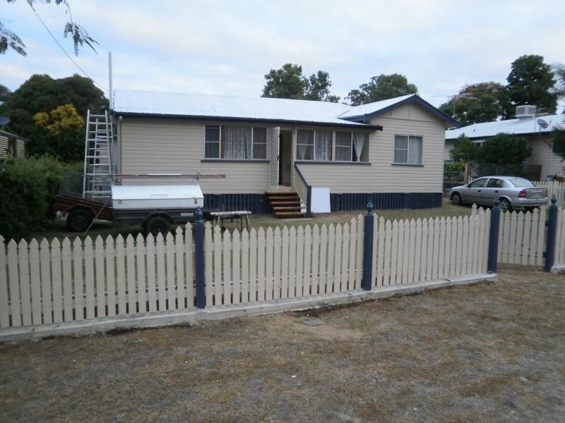 14 Cheetham Street, Cecil Plains, QLD 4407