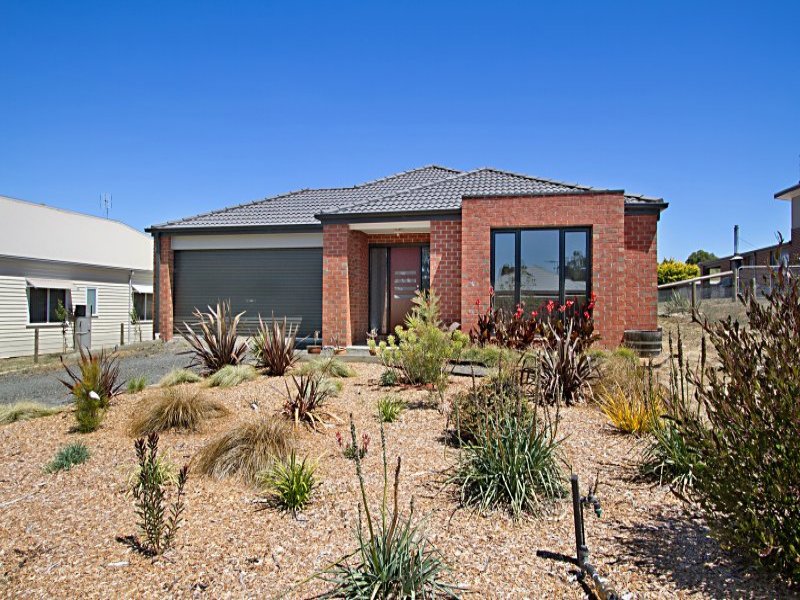 11 Nutfield Close, Woodend, Vic 3442 Property Details