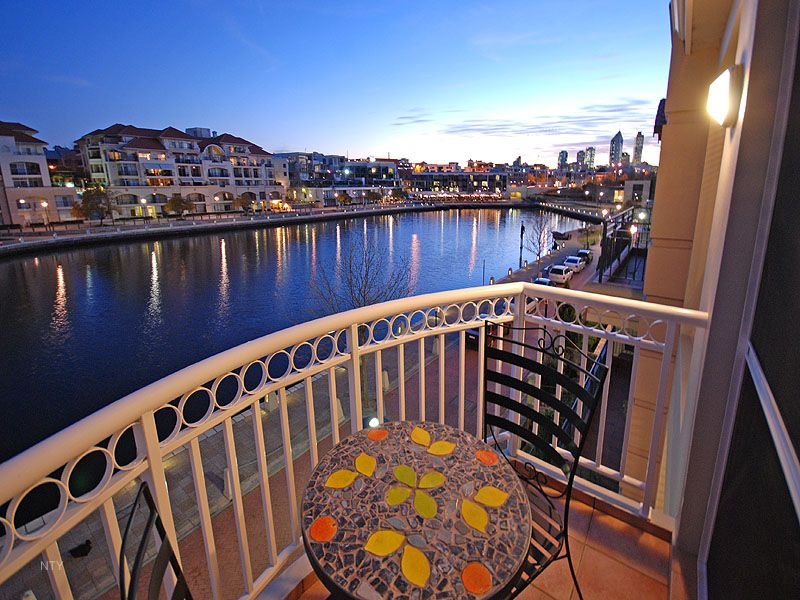 16 Henry Lawson Walk, East Perth, WA 6004