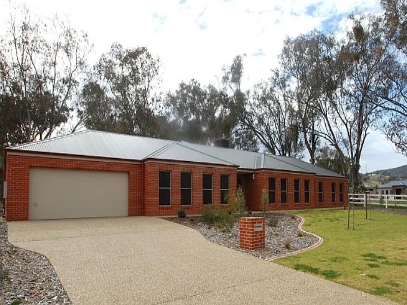 4 Abbott Drive, Lavington, NSW 2641