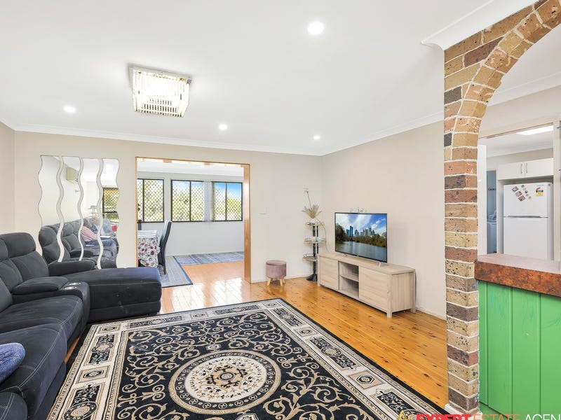 30 Stranraer Drive, St Andrews, NSW 2566