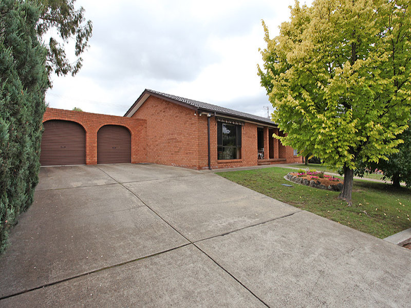 32 Merriman Cres, Macarthur, ACT 2904
