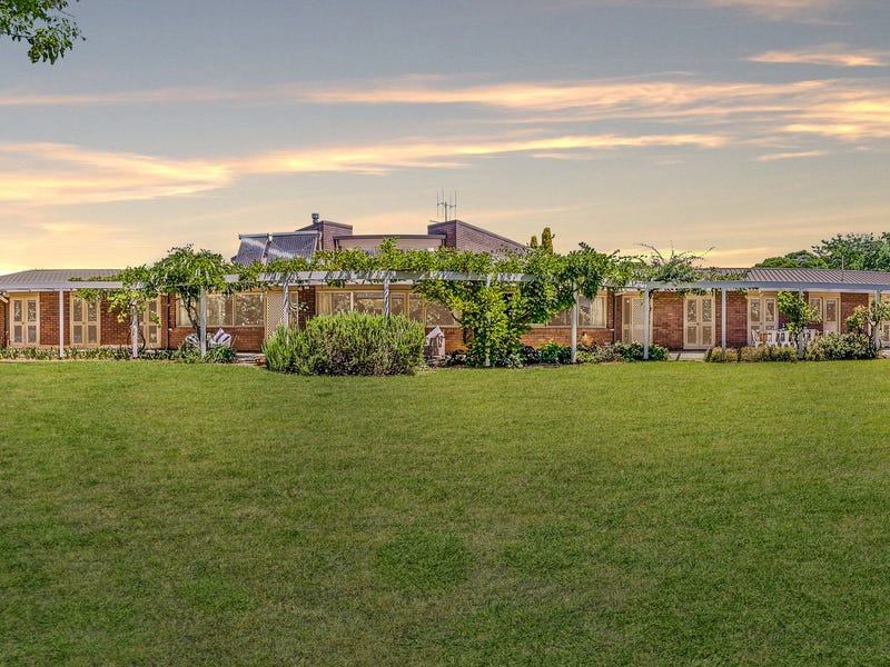 48 Coulton Road, Wallaroo, NSW 2618