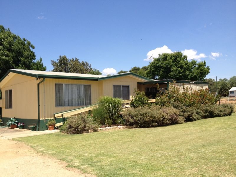 2325 Waratah Street, Cowra, NSW 2794 Property Details